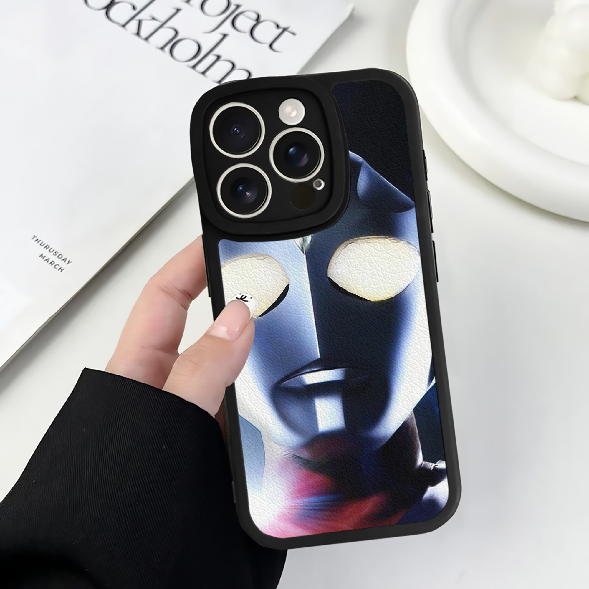（画像用） ウルトラマン Ultraman 【iPhone 16シリーズ対応】シリコンスマホケース（レザー調） 材質：シリコン
